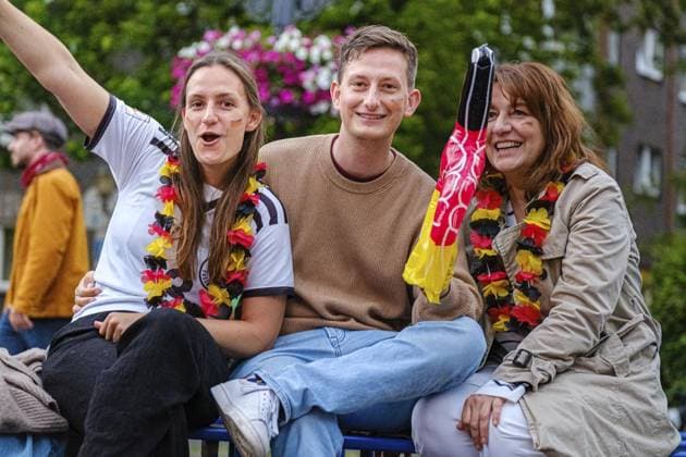 Public Viewing in Duisburg FOR EDITORIAL PURPOSES ONLY EDITORIAL USE ONLY p On the Dellplatz f l Katja, Tommi and Bettina from Duisburg Duissern Public Viewing in Duisburg the European Championship in Germany starts with the match Germany Scotland Saturday, June 14, 2024 in Duisburg ¨ Germany NRW Duisburg Copyright ChristophxWojtyczka Copyright: ChristophxWojtyczka doc7vvfw4644hs6g1k3cjp ,EDITORIAL USE ONLY Copyright: ChristophxWojtyczka