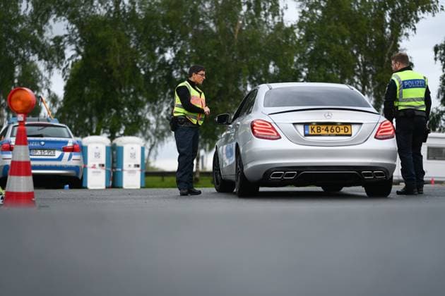 Border control for traffic arriving at the Netherlands first match Since the early hours of June 15, the Bad Bentheim Federal Police Headquarters has been controlling traffic arriving at the Bunderneuland border crossing for the international match between the Dutch national team Bunde Niedersachsen Germany Copyright: xdiebildwerftx