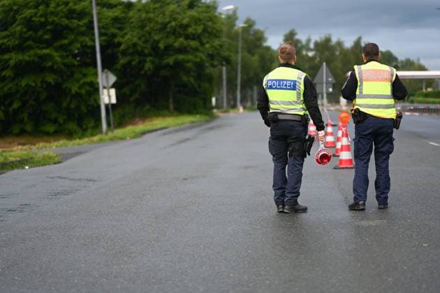 Border control for traffic arriving at the Netherlands first match Since the early hours of June 15, the Bad Bentheim Federal Police Headquarters has been controlling traffic arriving at the Bunderneuland border crossing for the international match between the Dutch national team Bunde Niedersachsen Germany Copyright: xdiebildwerftx