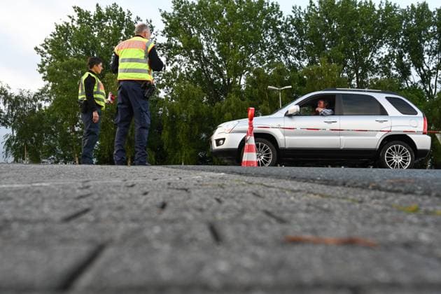 Border control for traffic arriving at the Netherlands first match Since the early hours of June 15, the Bad Bentheim Federal Police Headquarters has been controlling traffic arriving at the Bunderneuland border crossing for the international match between the Dutch national team Bunde Niedersachsen Germany Copyright: xdiebildwerftx