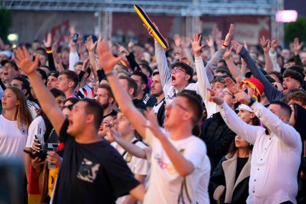 Public viewing of the European Championships Around 8,000 people in the FanPark at Nuremberg Airport watch the DFBs 5-1 win over Scotland Themed image, symbolic image Nuremberg, 14 06 2024 Bavaria Germany Copyright: xDwixAnoraganingrumx