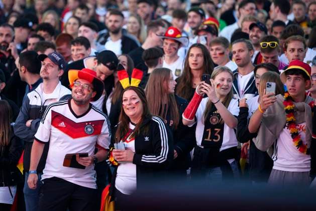Public viewing of the European Championships Around 8,000 people in the FanPark at Nuremberg Airport watch the DFBs 5-1 win over Scotland Themed image, symbolic image Nuremberg, 14 06 2024 Bavaria Germany Copyright: xDwixAnoraganingrumx