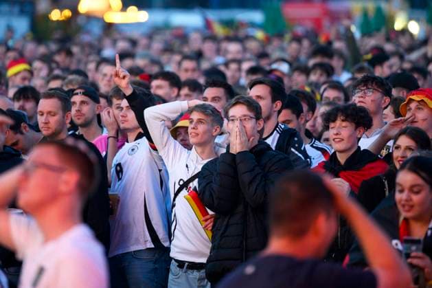 Public viewing of the European Championships Around 8,000 people in the FanPark at Nuremberg Airport watch the DFBs 5-1 win over Scotland Themed image, symbolic image Nuremberg, 14 06 2024 Bavaria Germany Copyright: xDwixAnoraganingrumx