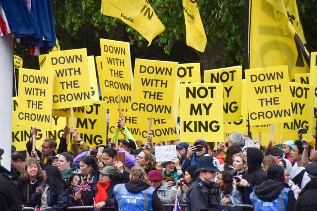 News Themen der Woche KW24 June 15, 2024, London, England, UK: Anti-monarchy protesters make themselves heard at Trooping the Colour on The Mall near Buckingham Palace. The ceremony celebrates the birthday of King Charles III. London UK - ZUMAv130 20240615_zip_v130_004 Copyright: xVukxValcicx
