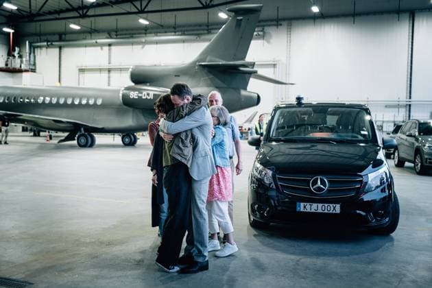 Bilder des Jahres 2024, News 06 Juni News Themen der Woche KW24 News Bilder des Tages Johan Floderus return home after being imprisoned in Iran. Here Floderus is reunited with his family at Arlanda airport, Stockholm, Sweden 15 June 2024 Sweden x10510x *** Johan Floderus return home after being imprisoned in Iran Here Floderus is reunited with his family at Arlanda airport, Stockholm, Sweden 15 June 2024 Sweden x10510x  Copyright: xTomxSamuelssonx xRegeringskanslietx FLODERUS AND AZIZI BACK IN SWEDEN wYYH2IWXW_8