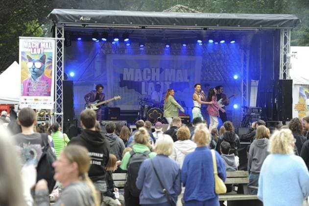 Youth music festival MACH MAL LAUT FOR EDITORIAL PURPOSES ONLY EDITORIAL USE ONLY p Rudy Chopper performs on Saturday, 15 06 2024, at the youth music festival MACH MAL LAUT in Moers Germany NRW Moers Copyright OleksandrxVoskresenskyi Copyright: OleksandrxVoskresenskyi doc7vvw97ufdqg1mez3o784 ,EDITORIAL USE ONLY Copyright: OleksandrxVoskresenskyi