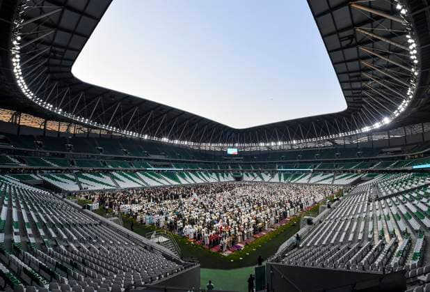 News Themen der Woche KW24 News Bilder des Tages EID AL-ADHA PRAYER 2024 DOHA Worshipers perform Eid al-Adha prayers at the Education City Stadium during the first day of the Eid al-Fitr holiday in Doha, Qatar on June 16, 2024.Eid al-Adha, or Feast of Sacrifice, marks the end of the hajj pilgrimage to Mecca. DOHA Qatar Copyright: xNOUSHADx