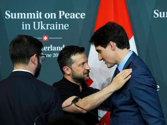 News Themen der Woche KW24 News Bilder des Tages June 16, 2024, Obburgen, Switzerland: President of Ukraine Volodymyr Zelenskyy and Canadian Prime Minister Justin Trudeau talk following a closing press conference following the Ukraine peace summit at the Burgenstock Resort in Obburgen, Switzerland on Sunday, June 16, 2024. Obburgen Switzerland  - ZUMAc35_ 20240616_zaf_c35_020 Copyright: xSeanxKilpatrickx