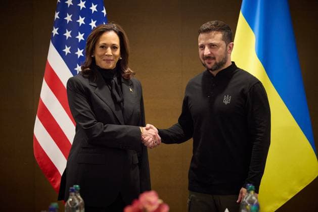 News Themen der Woche KW24 News Bilder des Tages Ukraine Peace Summit - Switzerland USA s Vice President Kamala Harris and Ukraine s President Volodymyr Zelensky shake hands during the bilateral meeting at the Summit on peace in Ukraine, at the luxury Burgenstock resort, near Lucerne, Switzerland, on June 16, 2024. The two-day gathering brings together Ukrainian President and more than 50 other heads of state and government, to try to work out a way towards a peace process for Ukraine. Photo by Photo by Ukrainian Presidency via ABACAPRESS.COM Lucerne Switzerland  Copyright: xABACAx