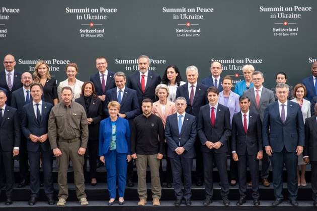 Bilder des Jahres 2024, News 06 Juni News Themen der Woche KW24 News Bilder des Tages Ukraine Peace Summit - Switzerland Family pictures of the leaders during the Summit on peace in Ukraine, at the luxury Burgenstock resort, near Lucerne, Switzerland, on June 16, 2024. The two-day gathering brings together Ukrainian President and more than 50 other heads of state and government, to try to work out a way towards a peace process for Ukraine. Photo by Photo by Ukrainian Presidency via ABACAPRESS.CO Lucerne Switzerland  Copyright: xABACAx
