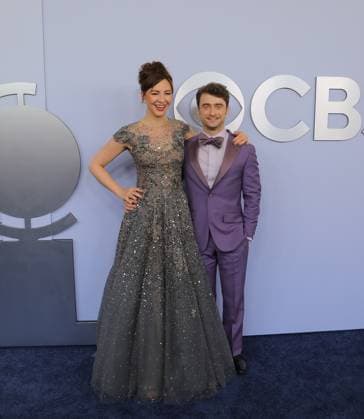 Entertainment Themen der Woche KW24 Entertainment Bilder des Tages Erin Darke and Daniel Radcliffe arrive on the red carpet at The 77th Annual Tony Awards at David H. Koch Theater at Lincoln Center for the Performing Arts on Sunday, June 16, 2024 in New York City.  NYP20240616547 SERENAxXUxNING
