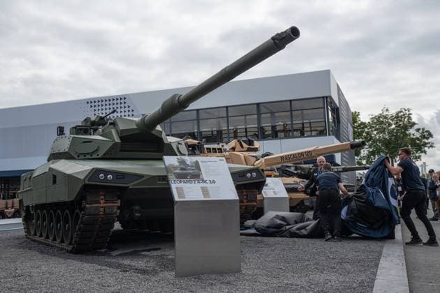 Eurosatory 2024 Rüstungsmesse Paris Frankreich KMW+NEXTER Defense Systems N.V. KNDS-Demonstrator für möglichen Nachfolger des Panzers Leopard 2 Typbezeichnung Leopard 2 A-RC 3.0 ;Eurosatory 2024 Rüstungsmesse Paris Frankreich KMW+NEXTER Defense Systems N.V. KNDS-Demonstrator für möglichen Nachfolger des Panzers Leopard 2 Typbezeichnung Leopard 2 A-RC 3.0 , Villepinte Seine-Saint-Denis 93 France Parc des expositions Paris Nord *** Eurosatory 2024 Armaments Fair Paris France KMW NEXTER Defense Systems N V KNDS Demonstrator for possible successor to the Leopard 2 tank Type designation Leopard 2 A RC 3 0 Eurosatory 2024 Armaments Fair Paris France KMW NEXTER Defense Systems N V KNDS Demonstrator for