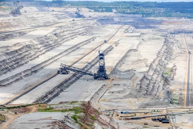 Blick vom Aussichtspunkt Terra Nova 1 auf den Tagebau Hambach, betrieben von der RWE Power AG. Elsdorf, Nordrhein-Westfalen, DEU, Deutschland, 15.06.2024 *** View of the Hambach opencast mine operated by RWE Power AG Elsdorf, North Rhine-Westphalia, DEU, Germany, 15 06 2024 from the Terra Nova 1 vantage point