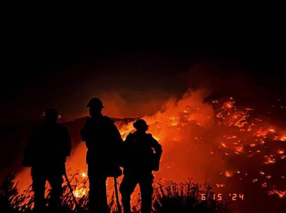 News Themen der Woche KW25 News Bilder des Tages June 17, 2024, Ventura County, California, USA: Ventura County Firefighters on scene battling the Post Fire on Saturday in a photo provided by the . The fire has burned at least 15,610 acres and was 8 percent contained as of Monday morning, according to officials. Ventura County USA  - ZUMA 20240615_new_z03_041 Copyright: xVenturaxCountyxFirexDepartmentx