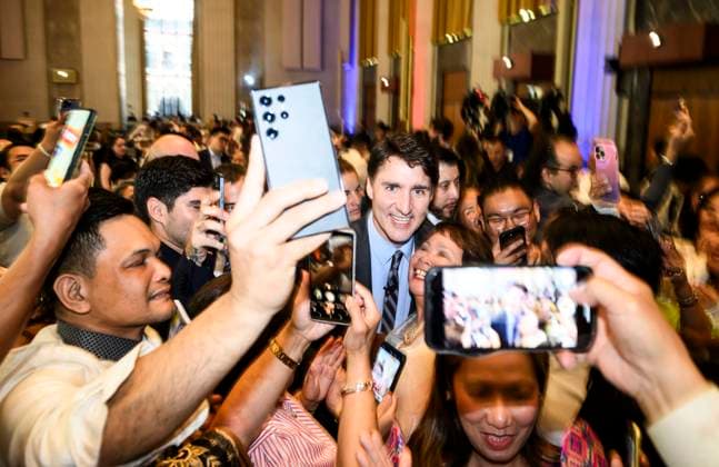 June 17, 2024, Ottawa, On, CAN: Attendees take selfies with Prime Minister Justin Trudeau after his remarks at the Filipino Heritage Month reception, in Ottawa, on Monday, June 17, 2024. Ottawa CAN  - ZUMAc35_ 20240617_zaf_c35_064 Copyright: xJustinxTangx