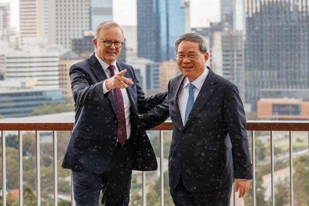 News Themen der Woche KW25 LI QIANG AUSTRALIA VISIT, Australian Prime Minister Anthony Albanese and Chinese Premier Li Qiang are seen at the Kaarta Gar-up Lookout in Kings Park before an Australia-China CEO Roundtable in Perth, Tuesday, June 18, 2024. Li Qiang, who is second only to President Xi Jinping, is on a four-day visit to Australia. ( NO ARCHIVING, EDITORIAL USE ONLY, NO USE IN BOOKS WITHOUT CONSENT  Copyright: xRICHARDxWAINWRIGHTx 20240618122660009992
