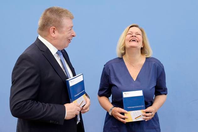 News Themen der Woche KW25 News Bilder des Tages Thomas Haldenwang und Nancy Faeser bei der Bundespressekonferenz Vorstellung des Verfassungsschutzberichts 2023 im Haus der Bundespressekonferenz. Berlin, 18.06.2024 *** Thomas Haldenwang and Nancy Faeser at the Federal Press Conference Presentation of the 2023 Report on the Protection of the Constitution at the Federal Press Conference Center Berlin, 18 06 2024 Foto:xF.xKernx xFuturexImagex verfassungsschutzbericht_4603