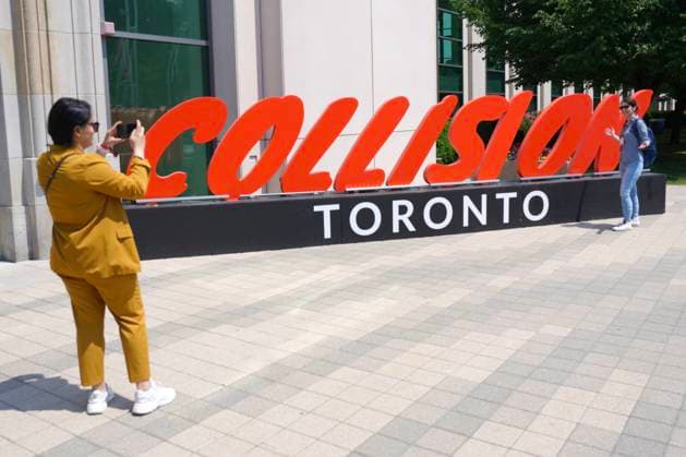 June 18, 2024, Toronto, On, CAN: An attendee poses for a signage at the Collision Conference, in Toronto, Tuesday, June 18, 2024. Toronto CAN  - ZUMAc35_ 20240618_zaf_c35_024 Copyright: xChrisxYoungx