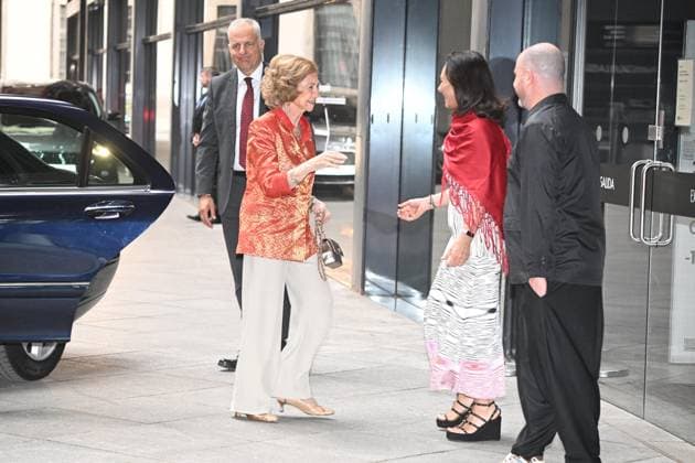 Queen Sofia at the closing ceremony of academic year of Reina Sofia school of Music Queen Sofia greets Ana Botin upon her arrival at the 8th annual meeting of the International Circle held at the Museo Nacional Centro de Arte Reina Sofia, June 18, 2024, in Madrid, Spain. Photo by Jose Oliva Europa Press ABACAPRESS.COM Madrid Spain  Copyright: xEuropaxPress ABACAx
