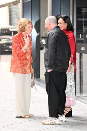 Queen Sofia at the closing ceremony of academic year of Reina Sofia school of Music Queen Sofia greets Ana Botin upon her arrival at the 8th annual meeting of the International Circle held at the Museo Nacional Centro de Arte Reina Sofia, June 18, 2024, in Madrid, Spain. Photo by Jose Oliva Europa Press ABACAPRESS.COM Madrid Spain  Copyright: xEuropaxPress ABACAx