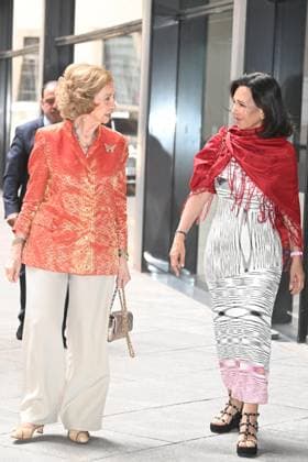 Queen Sofia at the closing ceremony of academic year of Reina Sofia school of Music Queen Sofia with Ana Botin upon her arrival at the 8th annual meeting of the International Circle held at the Museo Nacional Centro de Arte Reina Sofia, June 18, 2024, in Madrid, Spain. Photo by Jose Oliva Europa Press ABACAPRESS.COM Madrid Spain  Copyright: xEuropaxPress ABACAx