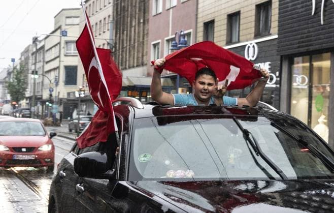 Fans of the Turkish national team in Duisburg FOR EDITORIAL PURPOSES ONLY EDITORIAL USE ONLY p Supporters of the Turkish mens national soccer team cheer on their team in Duisburg Marxloh on Tuesday, June 18, 2024 The match Turkey vs Georgia in the UEFA EURO24 GERMANY Copyright: STEFANxAREND doc7vxdb1uhdupl7s73qh ,EDITORIAL USE ONLY Copyright: STEFANxAREND