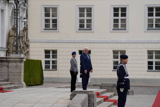 Federal President Frank Walter Steinmeier welcomes the Guard Battalion and Music Corps Federal President Frank Walter Steinmeier welcomes the Guard Battalion and the Music Corps of the Bundeswehr at Bellevue Palace Berlin Berlin GER