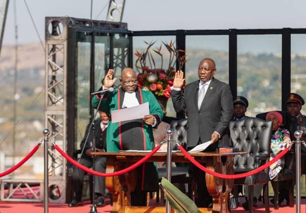 News Themen der Woche KW25 News Bilder des Tages (240619) -- PRETORIA, June 19, 2024 -- Cyril Ramaphosa (R) takes the oath of office as the nation s president at the swearing-in ceremony in Pretoria, South Africa, June 19, 2024. Ramaphosa, 71, leader of South Africa s ruling African National Congress (ANC), was reelected as South African president by the National Assembly, the lower house of parliament, on June 14, receiving 283 votes. ) SOUTH AFRICA-PRETORIA-CYRIL RAMAPHOSA-SWEARING-IN CEREMONY ZhangxYudong 