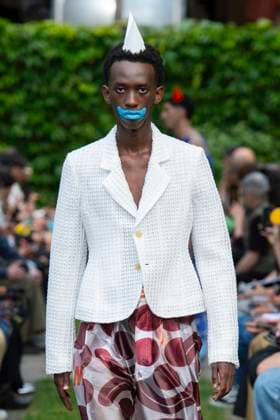 Entertainment Themen der Woche KW25 Entertainment Bilder des Tages DÃ filÃ de mode Hommes printemps Ã tÃ 2025 Walter Van Bereindonck lors de la fashion week de Paris DÃ filÃ de mode Hommes printemps Ã tÃ 2025 Walter Van Bereindonck lors de la fashion week de Paris, le 19 juin 2024 Men S S 2025 Walter Van Bereindonck fashion show in Paris On June 19th 2024 Paris France  Copyright: xAgencex xBestimagexAgencex xBestimagex