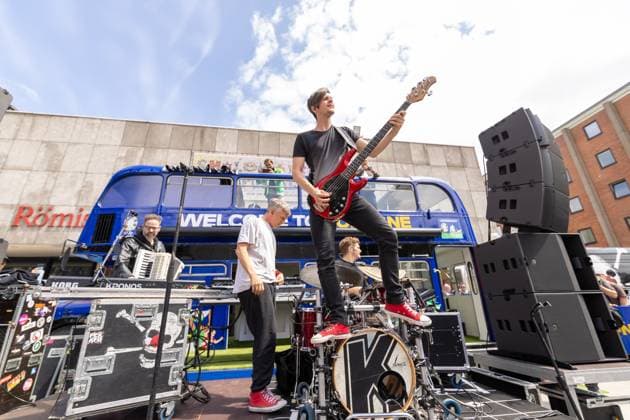 UEFA EURO 2024 Matchday Scotland Switzerland in Cologne 19 06 2024 The Cologne dialect band Kasalla give a surprise concert in front of the UEFA bus on Roncalliplatz in front of Cologne Cathedral Cologne city center North Rhine-Westphalia Germany Copyright: xBonn.digitalx xMarcxJohnx