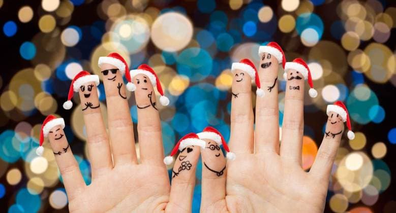 christmas, holidays, wedding and body parts concept - close up of two hands showing fingers with smiley faces and santa hats over lights background. hands and fingers in santa hats at christmas ,model released, Symbolfoto; christmas, holidays, Hochzeit und Körper Teile Konzept schließen Aufwärts des Zwei Hände zeigend Fingern mit smiley Gesichter und santa Hüte trueber Lichter Hintergrund Hände und Fingern in santa Hüte im Weihnachten ,model released, Symbolfoto ING_33594_235552