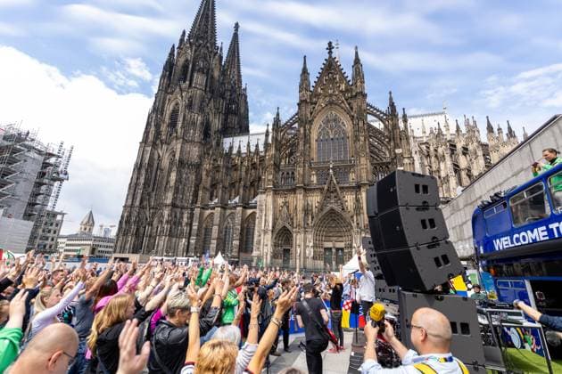 UEFA EURO 2024 Music and fans on matchday Scotland Switzerland in Cologne 19 06 2024 The Cologne dialect band Kasalla give a surprise concert in front of the UEFA bus on Roncalliplatz in front of Cologne Cathedral Cologne city center North Rhine-Westphalia Germany Copyright: xBonn.digitalx xMarcxJohnx