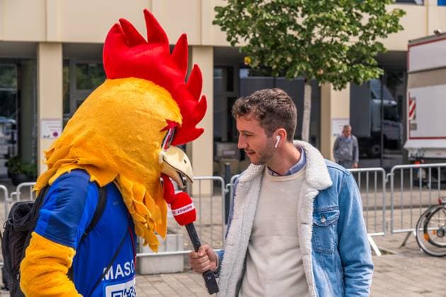 Arrival of the French national team at the Hyperion Hotel in Leipzig Tomorrow the L equipe tricolore will play against Holland National coach is Didier Dechamps Fans Arrival France