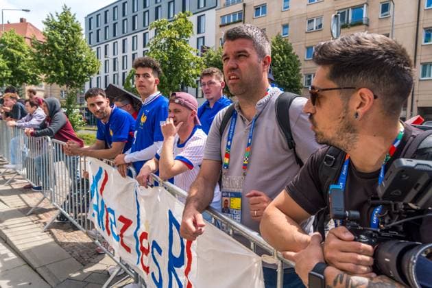 Arrival of the French national team at the Hyperion Hotel in Leipzig Tomorrow the L equipe tricolore will play against Holland National coach is Didier Dechamps Arrival France