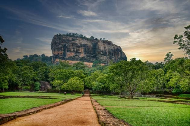 Sigiriya Rock fortress near Dambulla, Sri Lanka Sigiriya Rock or Lion Rock is an ancient fortress and a UNESCO World Heritage Site Sri Lanka *** Festung Sigiriya Rock in der Nähe von Dambulla, Sri Lanka Der Sigiriya Rock oder Löwenfelsen ist eine alte Festung und gehört zum UNESCO-Weltkulturerbe Sri Lanka Copyright: xx