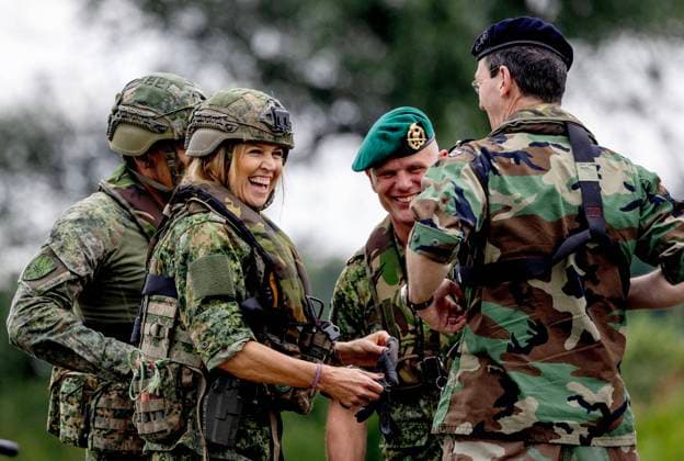 Bilder des Jahres 2024, Entertainment 06 Juni Entertainment Themen der Woche KW25 Entertainment Bilder des Tages 20-06-2024 Den Bosch Queen Maxima visited the army Engineer Regiment, a combat support unit, where she received an explanation of the units activities and participated in an exercise at Fort Crevecoeur in Hertogenbosch. Â  Copyright: xPPEx