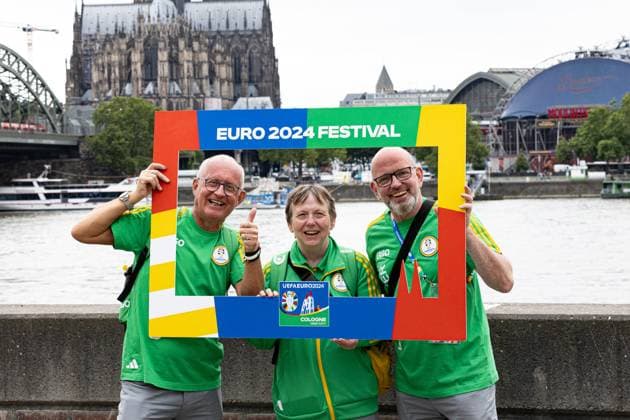 UEFA Euro 2024 Host City Cologne during the European Football Championship 20 06 2024 City Volunteers of UEFA EURO 2024 pose on the banks of the Rhine in Deutz against the backdrop of Cologne Cathedral and Musical Dome Cologne Deutz North Rhine-Westphalia Germany Copyright: xBonn.digitalx xMarcxJohnx