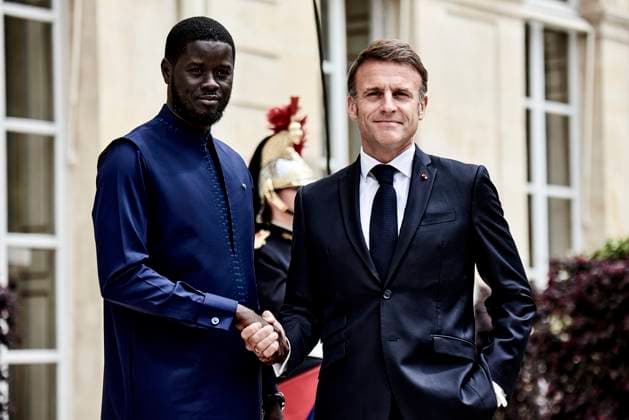 Bilder des Jahres 2024, News 06 Juni News Themen der Woche KW25 News Bilder des Tages - Visit of Senegal s President Bassirou Diomaye Faye in Paris - 20 06 2024 - France Paris - French President Emmanuel Macron and Senegal s President Bassirou Diomaye Faye during a meeting at the Elysee Palace on June 20, 2024, for a working lunch.  AntoninxBuratx xLexPictorium LePictorium_0293257