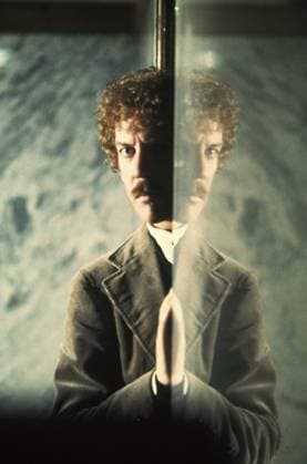 Archivbilder der Woche KW25 Dec 20, 1978; San Francisco, CA, USA; Actor DONALD SUTHERLAND stars as Matthew Bennell in the Philip Kaufman directed thriller, Invasion of the Body Snatchers. San Francisco USA  - ZUMAg90_ 19781220_clg_g90_586 Copyright: xCourtesyxofxUnitedxArtistsx