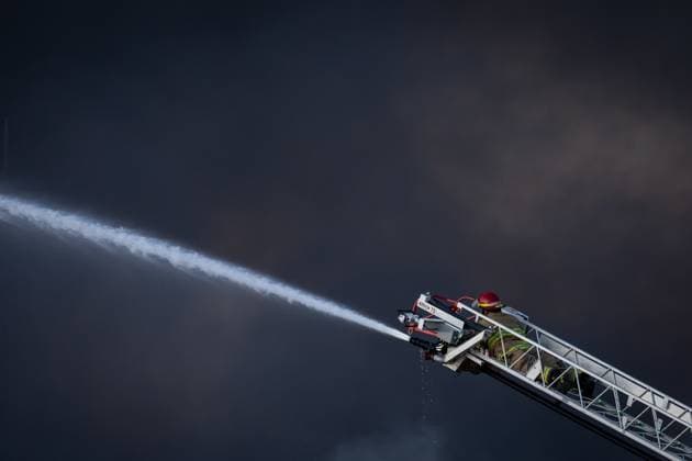 Kanada, Brand eines Docks im Hafen von Richmond June 20, 2024, Richmond, Bc, CANADA: Richmond Fire-Rescue attend a warehouse and dock fire in Richmond B.C., on Thursday, June 20, 2024. Richmond CANADA  - ZUMAc35_ 20240620_zaf_c35_104 Copyright: xEthanxCairnsx