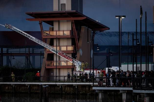 Kanada, Brand eines Docks im Hafen von Richmond June 20, 2024, Richmond, Bc, CANADA: Richmond Fire-Rescue attend a warehouse and dock fire in Richmond B.C., on Thursday, June 20, 2024. Richmond CANADA  - ZUMAc35_ 20240620_zaf_c35_107 Copyright: xEthanxCairnsx