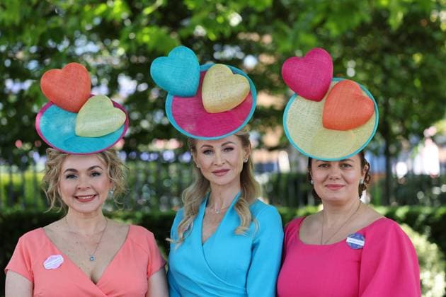 Entertainment Themen der Woche KW25 Entertainment Bilder des Tages . 21 06 2024. Ascot , United Kingdom. Racegoers arriving for day four of Royal Ascot, United Kingdom.  xStephenxLockx xi-Imagesx IIM-25317-0011