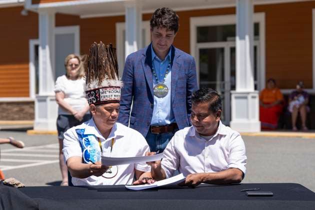 June 21, 2024, WeöÄà KoqmaöÄà Q First Nat, Ns, Canada: Prime Minister Justin Trudeau watches as John Leonard Bernard, left, Interim Chief of the We koqma q L nue kati, and CrownöÄìIndigenous Relations Minister Gary Anandasangaree sign the proposed settlement agreement to resolve the claim regarding the improper sale of reserve land in 1862 during an event marking National Indigenous Peoples Day in We koqma q First Nation, N.S. on Friday, June 21, 2024. WeöÄà KoqmaöÄà Q First Nat Canada - ZUMAc35_ 20240621_zaf_c35_029 Copyright: xDarrenxCalabresex