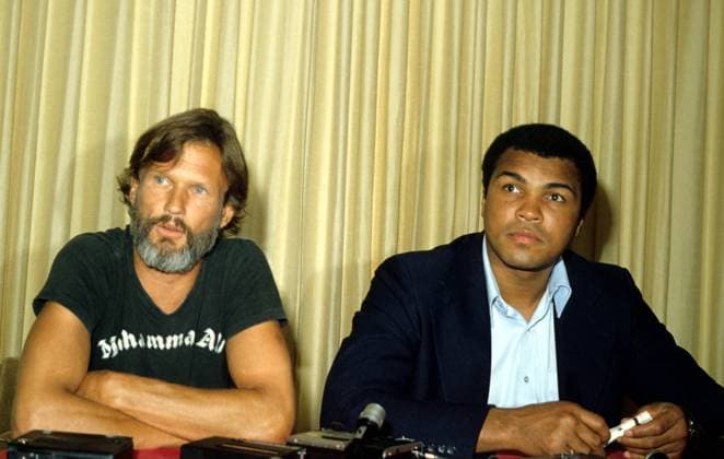 MUHAMMAD ALI ARCHIVE PHOTO MUHAMMAD ALI AND KRIS KRISTOFFERSON AT A PRESS CONFERENCE PROMOTING FREEDOM ROAD. 1979. NEW YORK CITY. PICTURES ,  Copyright: xNickxDouglasx xAvalonx 0547337073