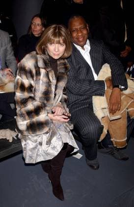 CALVIN KLEIN SHOW MERCEDES BENZ FASHION WEEK 2003 NY ANNA WINTOUR AND ANDRE LEON TALLEY AT THE CALVIN KLEIN FALL 2003 FASHION SHOW DURING MERCEDES BENZ FASHION WEEK. STUDIO. NEW YORK CITY. 14 FEBRUARY 2003. PICTURES DENNIS VAN TINE,  Copyright: xDennisxVanxTinex xAvalonx 0549043860