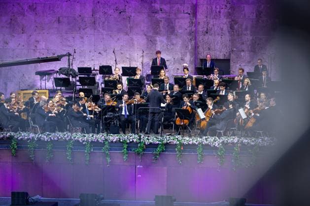 Entertainment Themen der Woche KW25 Entertainment Bilder des Tages Berlin Berliner Philharmoniker - Saisonabschlusskonzert, Waldbuehne Berlin Berliner Philharmoniker - Saisonabschlusskonzert, Jubilaeumskonzert mit Sergei Rachmaninow und Maurice Ravel, Waldbuehne Berlin, 22.06.2024 *** Berlin Berliner Philharmoniker end-of-season concert, Waldbuehne Berlin Berliner Philharmoniker end-of-season concert, anniversary concert with Sergei Rachmaninov and Maurice Ravel, Waldbuehne Berlin, 22 06 2024 Copyright: xEibner-Pressefoto JadrankoxMarjax EP_JMC