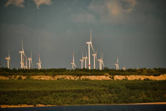 Lausitz Blick am 21. Juni 2024 über dem Bergheider See am Bergwerk F60 bei Lichterfelde-Schacksdorf in Brandenburg auf Windräder. Lichterfelde Schacksdorf Brandenburg Deutschland _JK16431 *** Lusatia view on June 21, 2024 over the Bergheider See at the mine F60 near Lichterfelde Schacksdorf in Brandenburg on wind turbines Lichterfelde Schacksdorf Brandenburg Germany JK16431