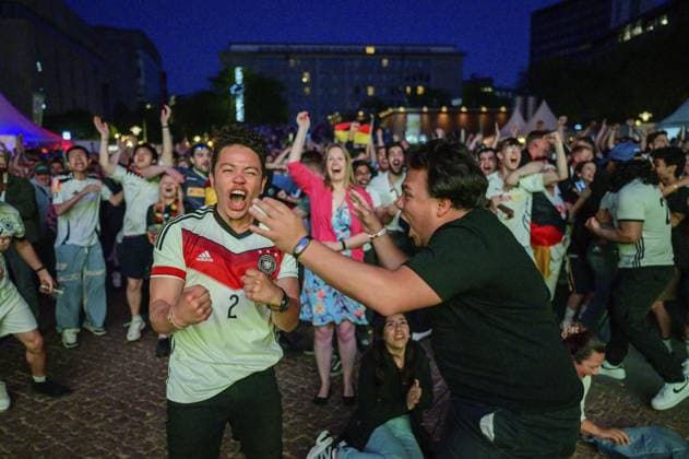 Essen Germany vs. Switzerland Public Viewing at Kennedyplatz FOR EDITORIAL PURPOSES ONLY EDITORIAL USE ONLY p Public Viewing at the Germany vs. Switzerland match on Sunday, June 23, 2024, during the European Football Championship 2024 at Kennedyplatz in Essen Germany NRW Essen Copyright UwexErnst Copyright: UwexErnst doc7w00e3s1cfbw7bmtdwx ,EDITORIAL USE ONLY Copyright: UwexErnst