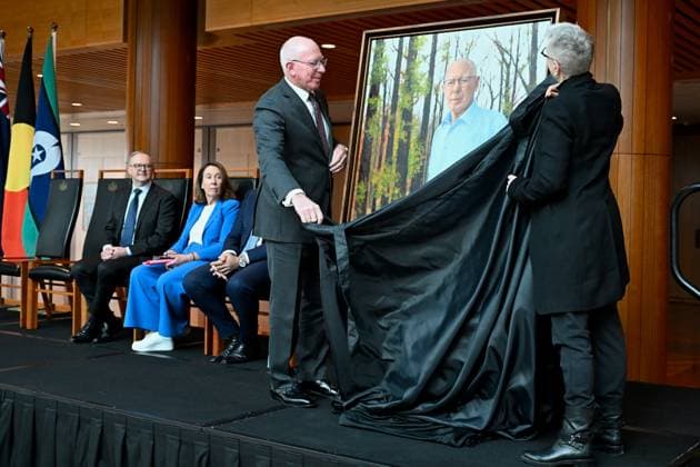 GOVERNOR GENERAL PORTRAIT UNVEILING, Governor-General David Hurley and artist Jude Rae during the unveiling of his official portrait at Parliament House in Canberra, Monday, June 24, 2024. ( NO ARCHIVING, EDITORIAL USE ONLY, NO USE IN BOOKS WITHOUT CONSENT CANBERRA AUSTRALIAN CAPITAL TERRITORY AUSTRALIA  Copyright: xLUKASxCOCHx 20240624196386537372