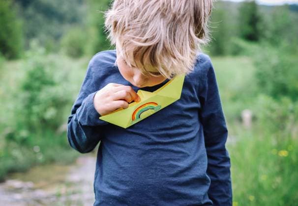 Creative Highlights Symbolbilder A boy and his rainbow boat Karpaty, Zakarpattia Oblast, Ukraine R_NFPU240611E6-1455619-01 ,model released, Symbolfoto